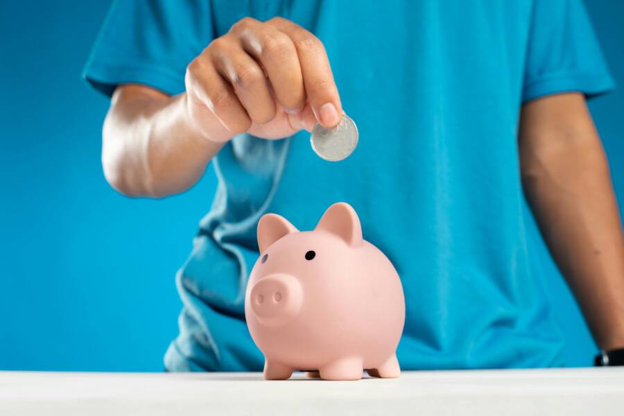 勞保年金不夠用?規劃退休金的儲蓄配置比例指南 勞保年金還不夠嗎?退休計畫儲蓄分配指南