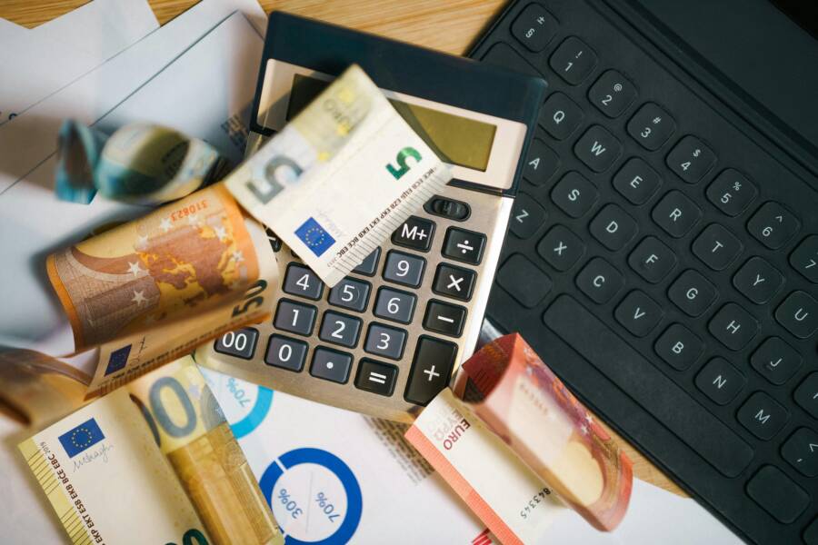 勞保年金試算:45 歲加保至 65 歲,你退休每月能領多少錢? 勞保年金試算:45歲到65歲退休,每月能領多少錢?