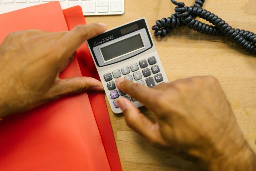 勞保年金試算：30歲開始投保，一直持續到65歲，退休後能領多少？