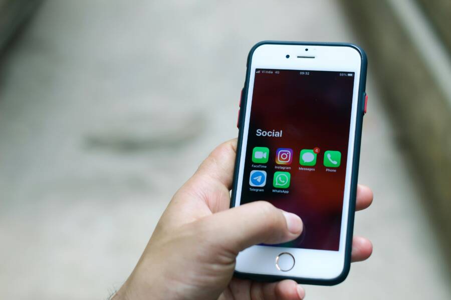 工會加保後如何保持聯繫?電話、LINE、Email 與通知管道整理 加入工會後如何與工會保持聯繫?整理電話、LINE、電子郵件和通知管道