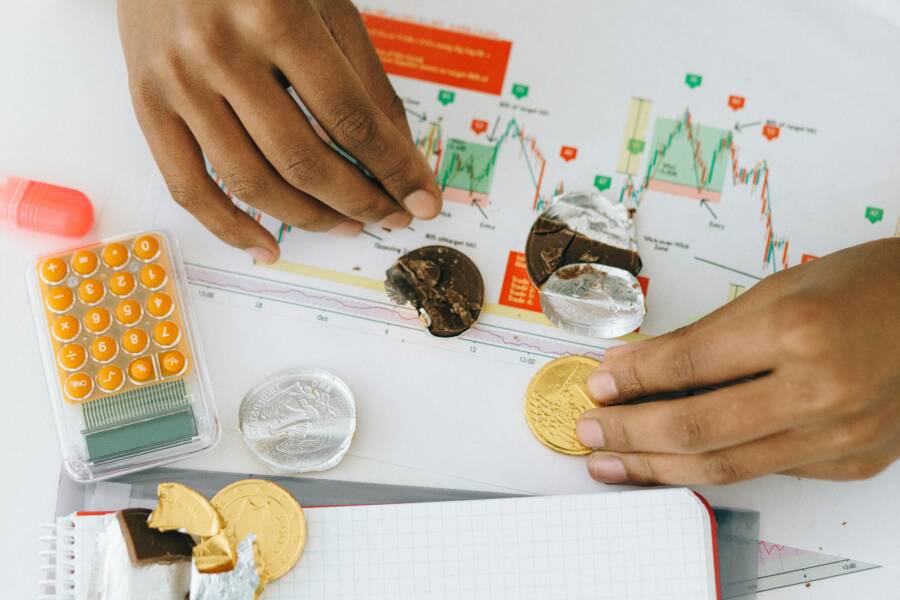 退休金每月少 10,000 元怎麼辦?四個實用理財策略補足缺口 退休金每月少新台幣一萬元怎麼辦?四大實用理財策略填補空白