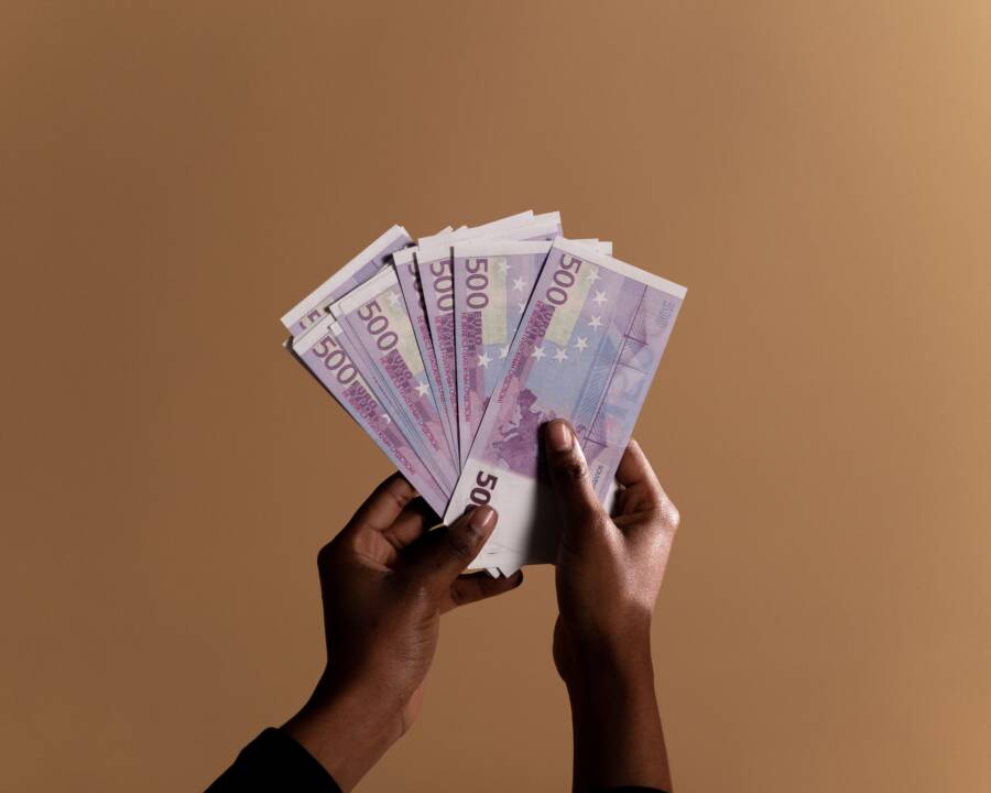 參保薪資不僅影響保費，也影響勞保待遇和退休金。