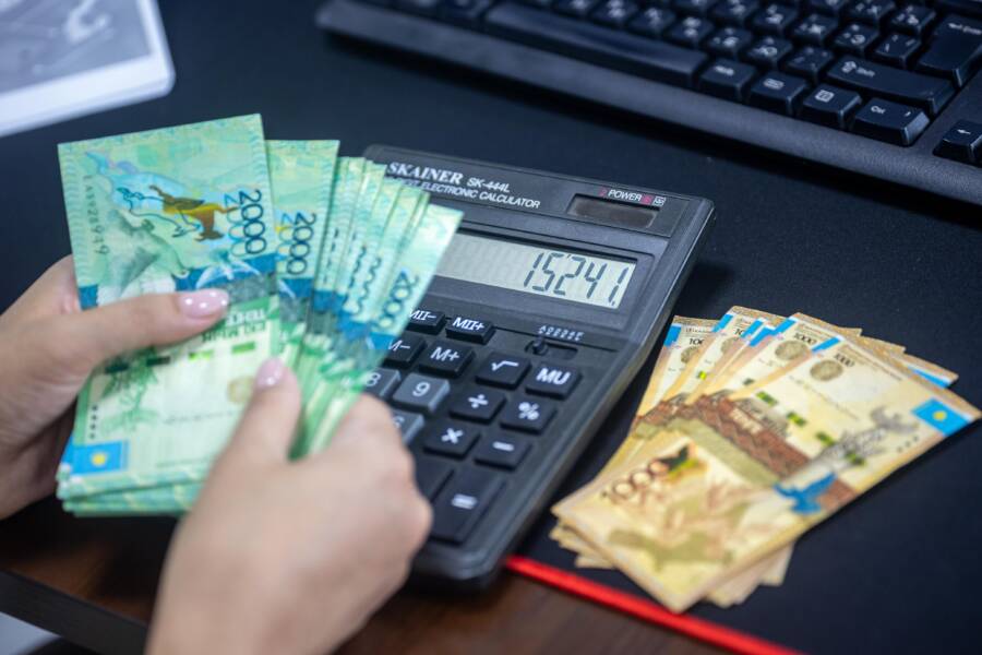 在報名降薪之前，計算清楚勞保退休金和福利將減少多少。