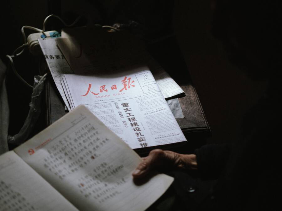 加入工會並領取勞動保險後，國民退休金會自動停止嗎？