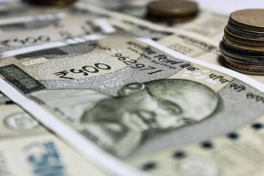 領取工齡勞動保險和每月退休金的條件是什麼？